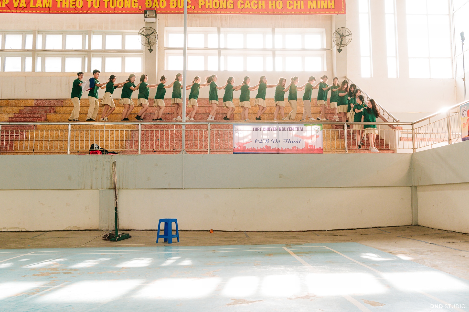 Ảnh kỷ yếu tập thể lớp chuyên Nga niên khóa 2019-2022 (Nguồn: DND Studio)